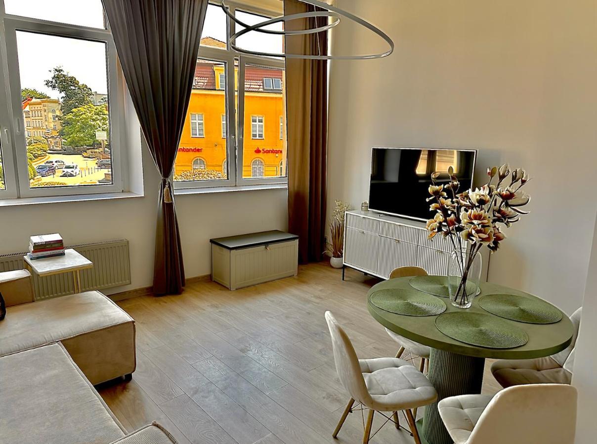 Loft Przy Placu Niepodleglosci Apartment เยเลเนียกูรา ภายนอก รูปภาพ