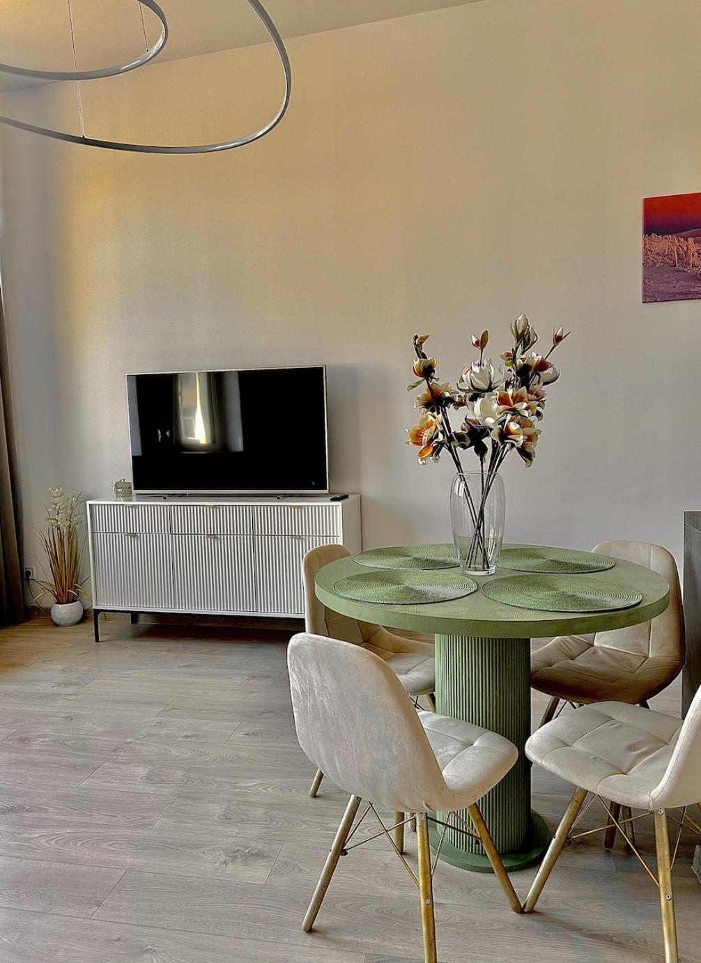 Loft Przy Placu Niepodleglosci Apartment เยเลเนียกูรา ภายนอก รูปภาพ